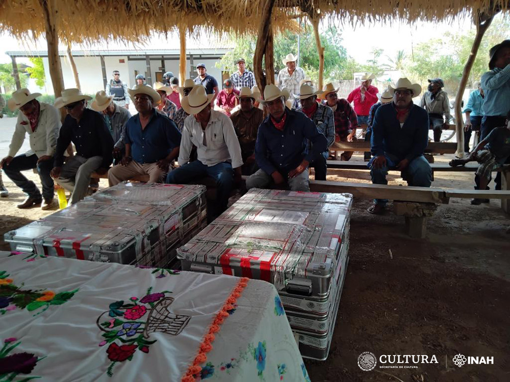 Bajo supervisión del INAH, entregan al pueblo yaqui 24 objetos rituales de la colección “Maaso Koba” Foto: Centro INAH Sonora.