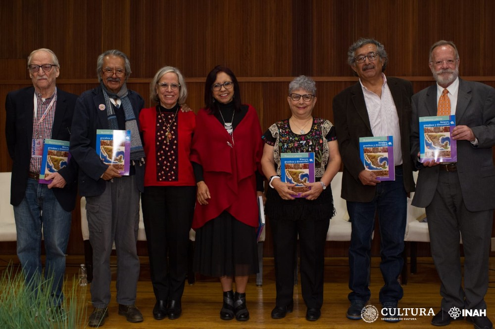 Presentación del libro multigrado Nuestros Saberes México, grandeza y diversidad. Foto: Gerardo Peña. INAH