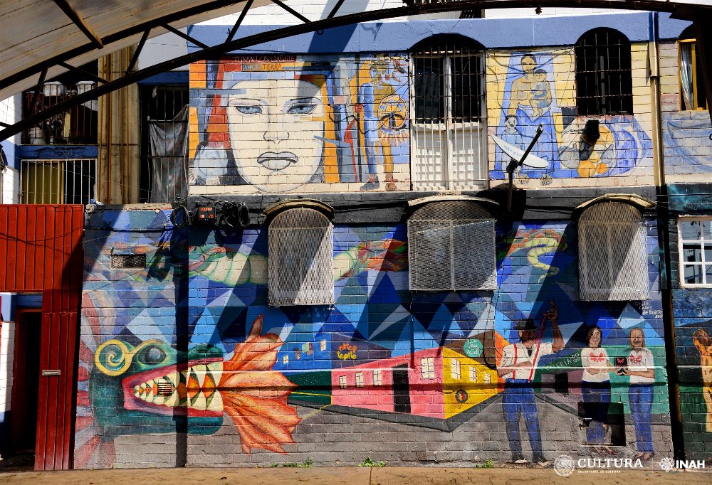 Recordando un Tepito siempre pasado, pero siempre presente, se pintó en 2009, en la Unidad Habitacional Los Palomares, de este barrio capital. Foto: Mauricio Marat. INAH