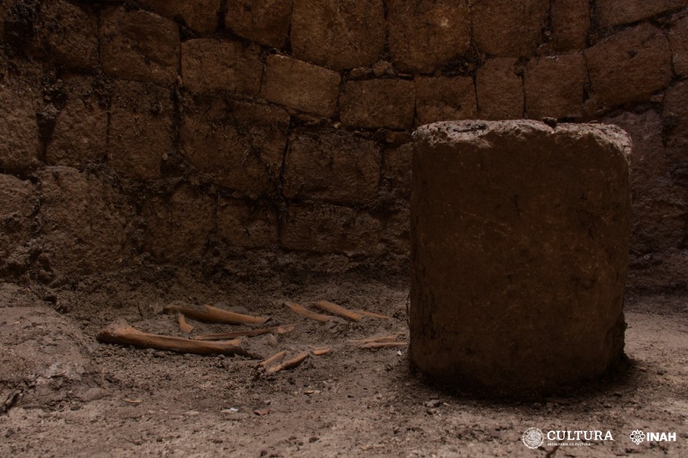 El hallazgo deriva de la investigación que, en el marco del Promeza, se ha concentrado en el lado oriente de la Plaza Elevada Este de la Acrópolis. Foto: Centro INAH Yucatán.